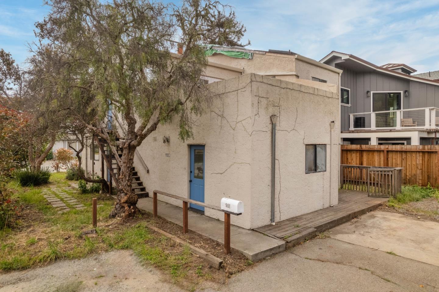 901 Dolores ST