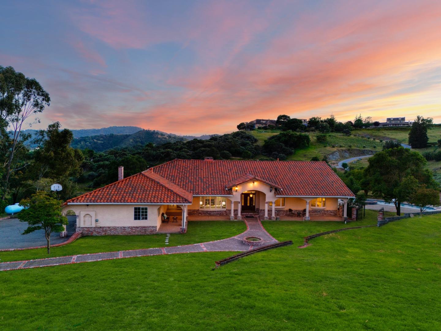 18665 Castle Hill DR