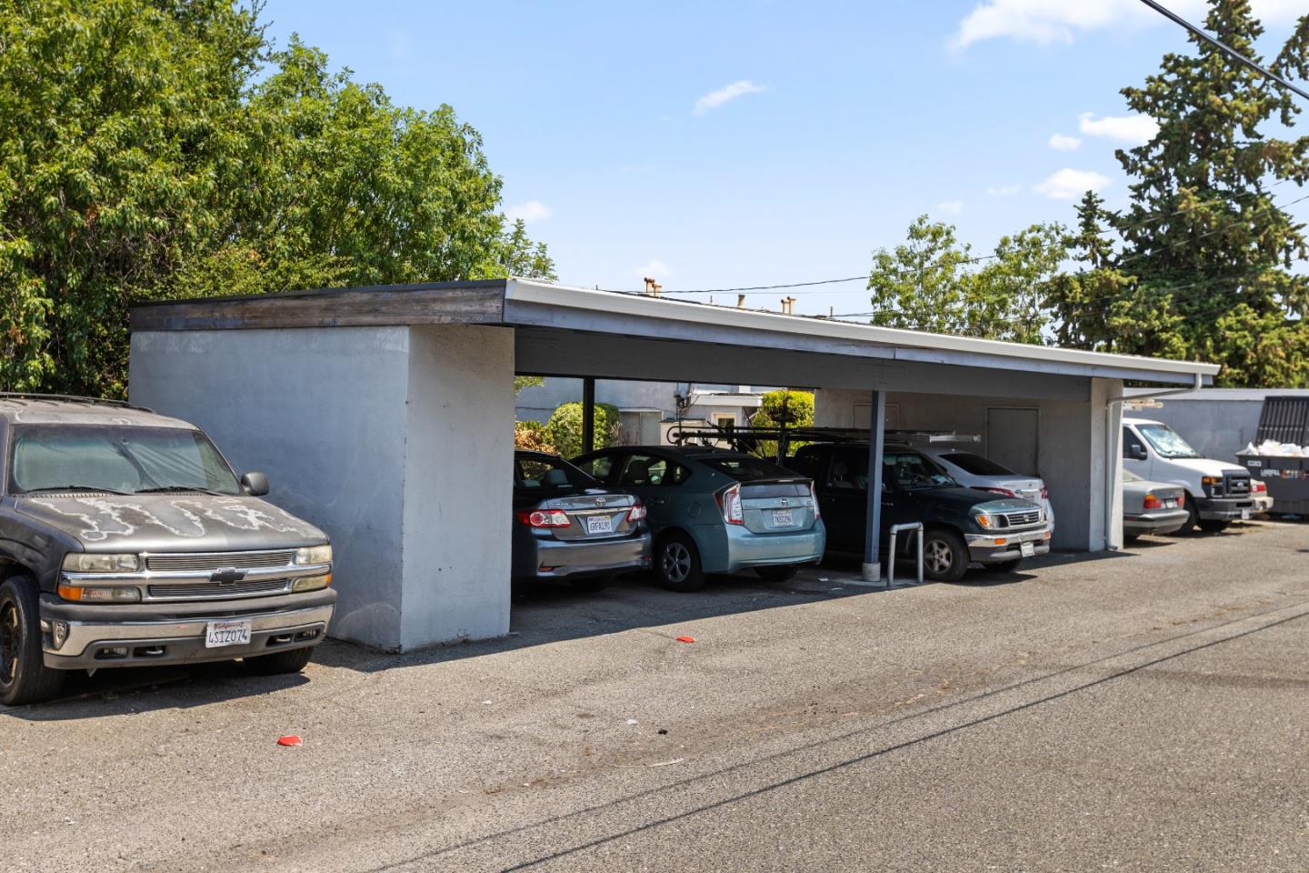 628 Laura DR