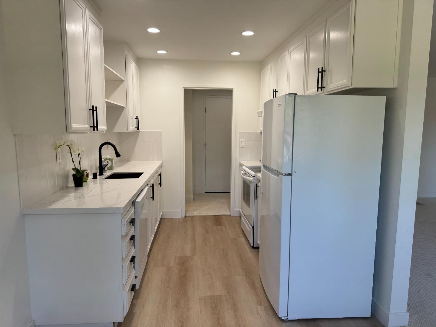150 W Edith AVE 21