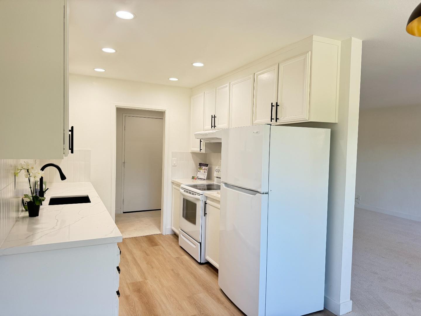 150 W Edith AVE 21