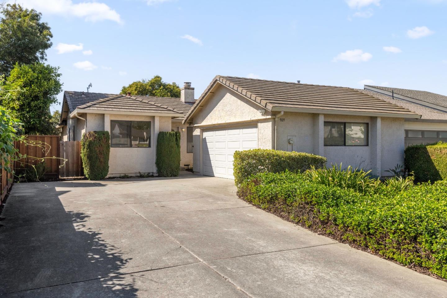909 Courtland CT