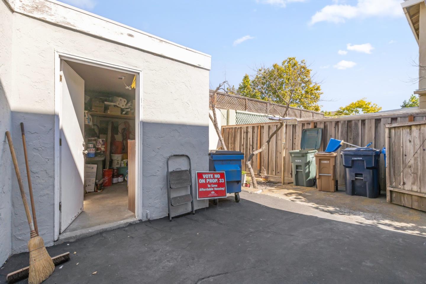 617 Bryan AVE