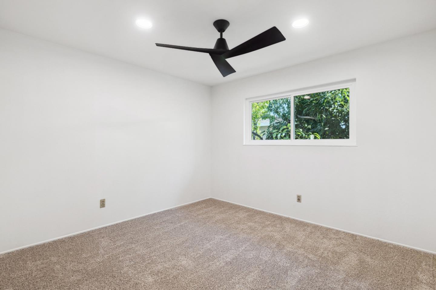 617 Bryan AVE