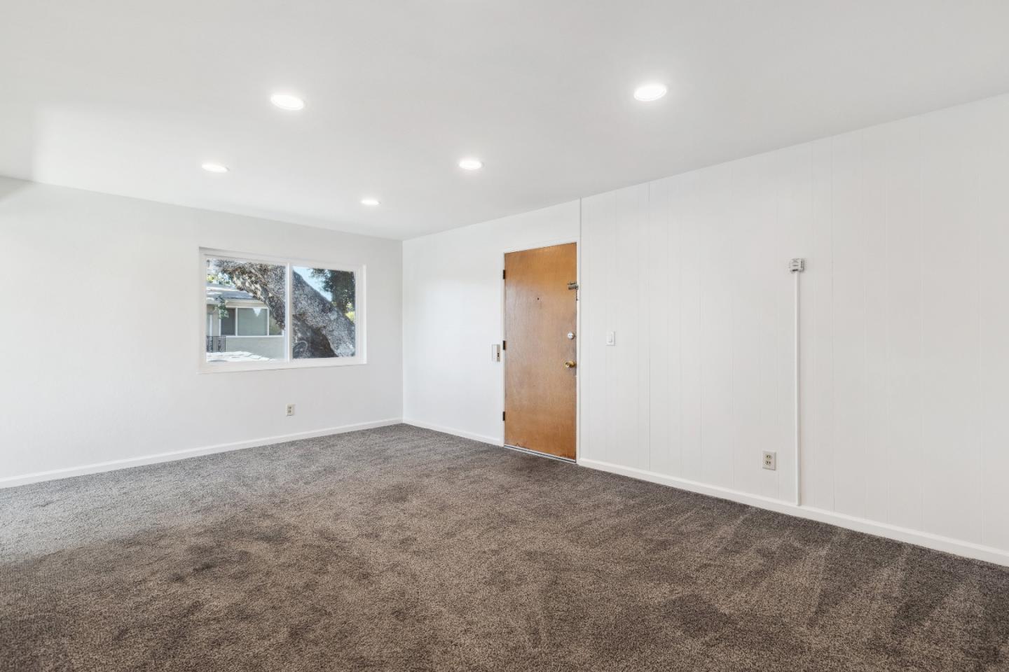 617 Bryan AVE