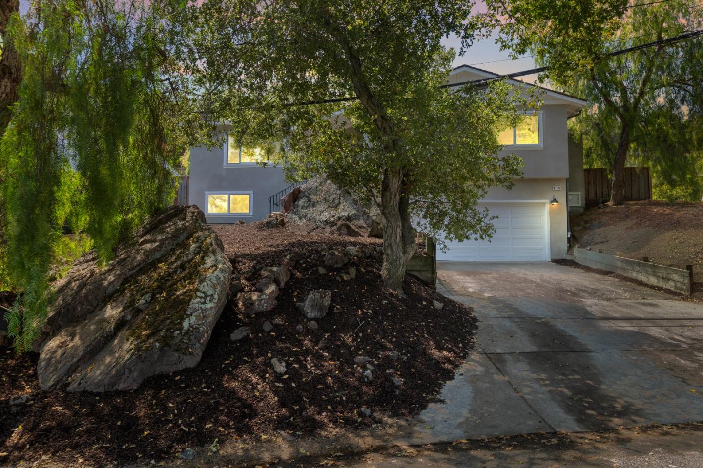 3729 Laurel Way
