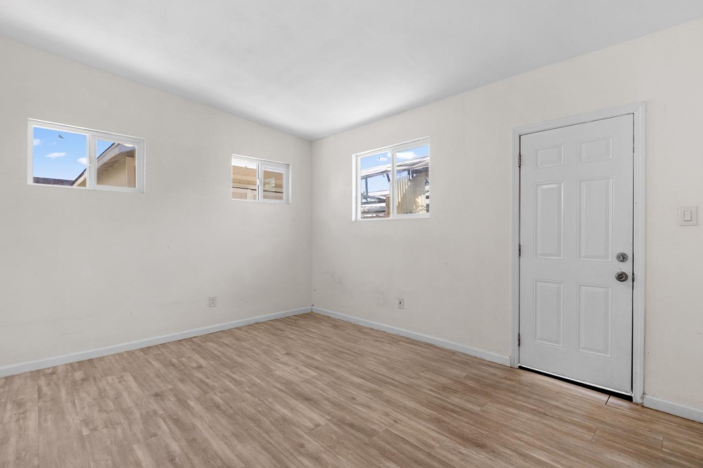 320 Kalana Avenue