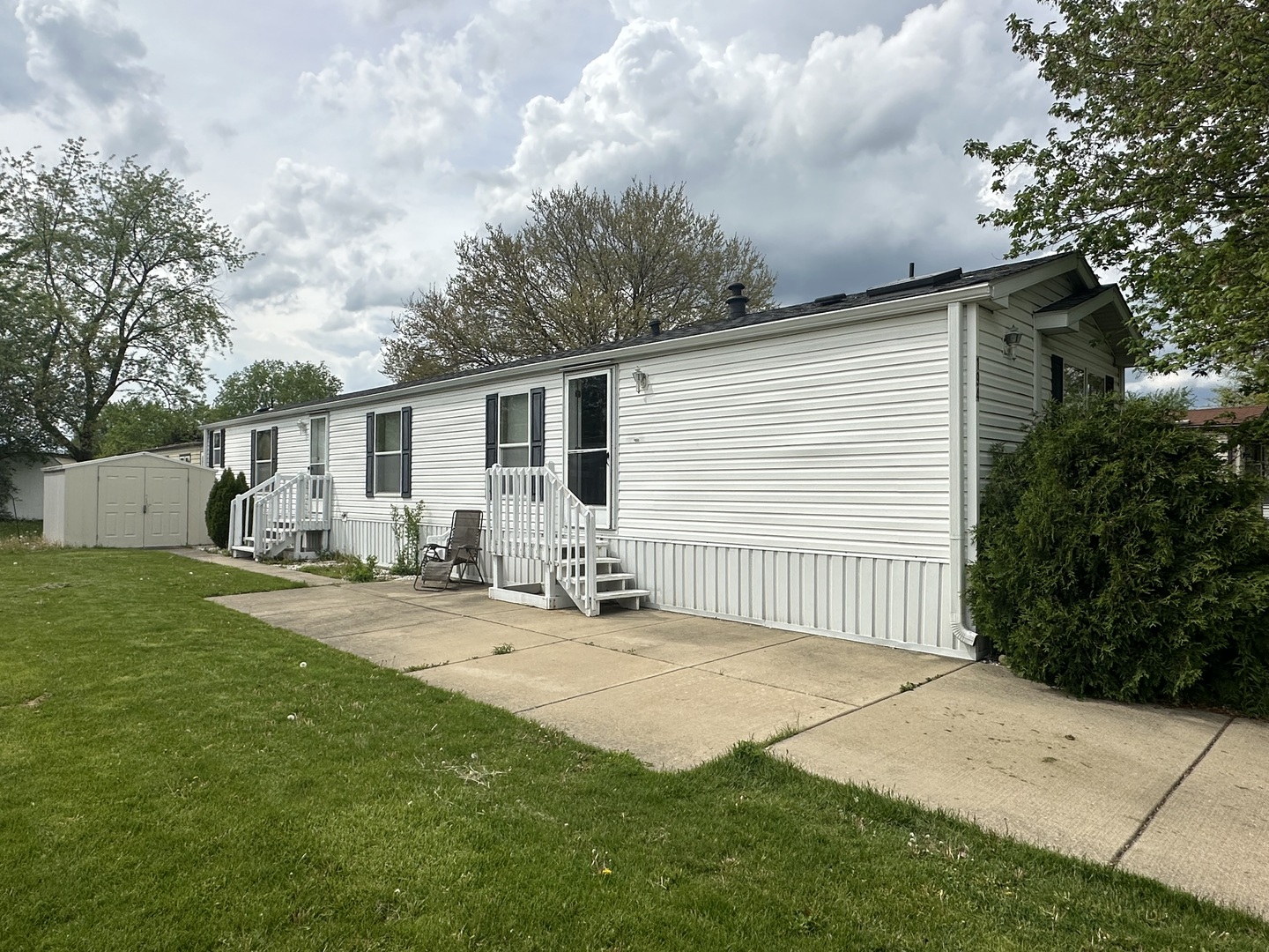 194 N WINDMERE Circle