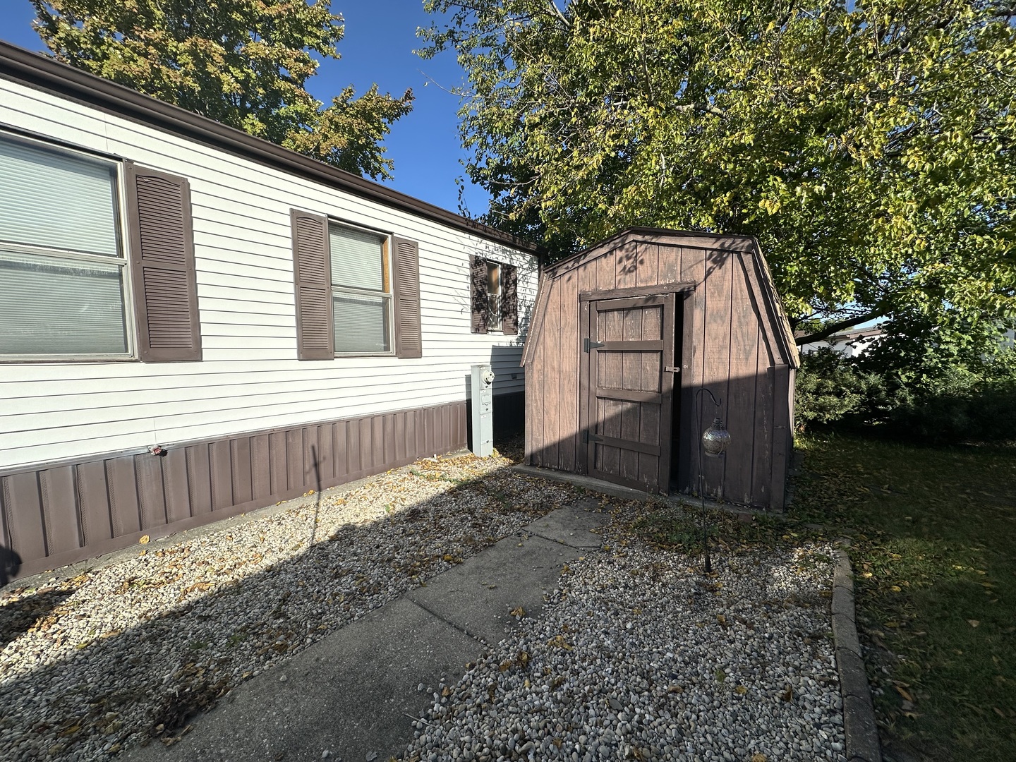 693 Ivylog Terrace