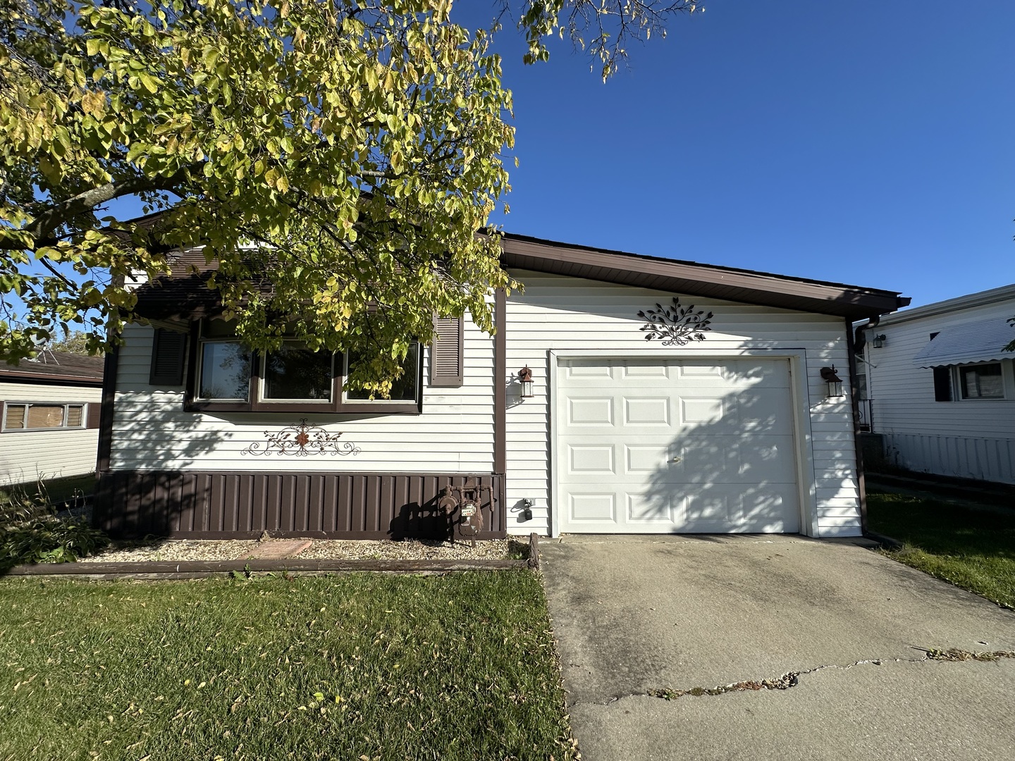693 Ivylog Terrace