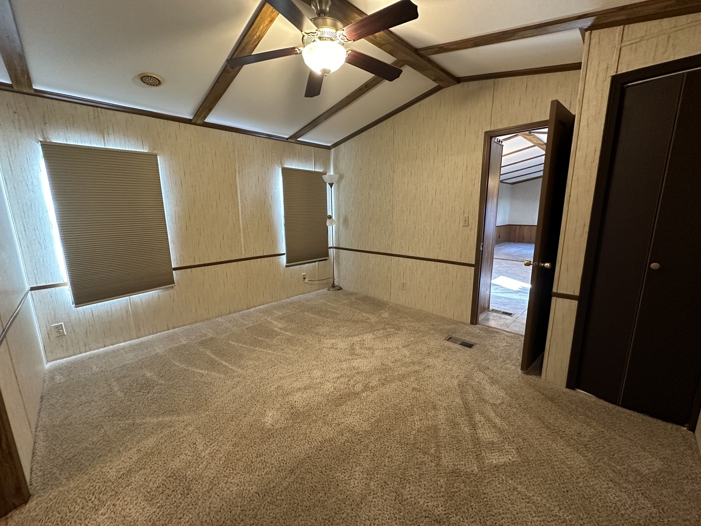 693 Ivylog Terrace