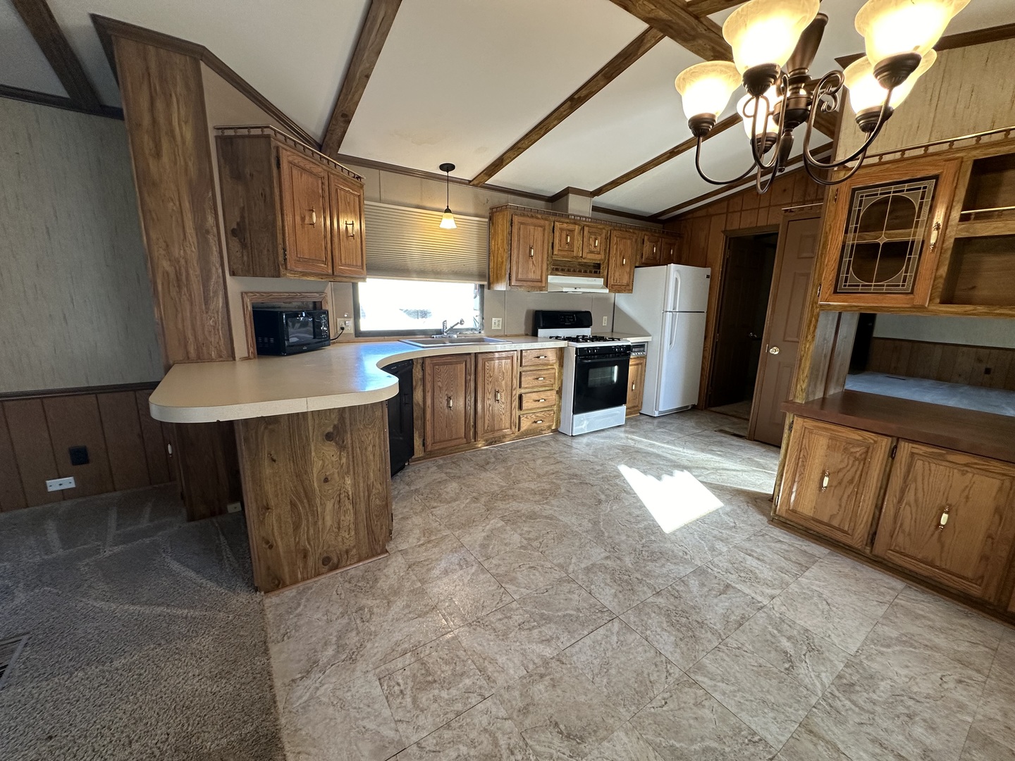 693 Ivylog Terrace