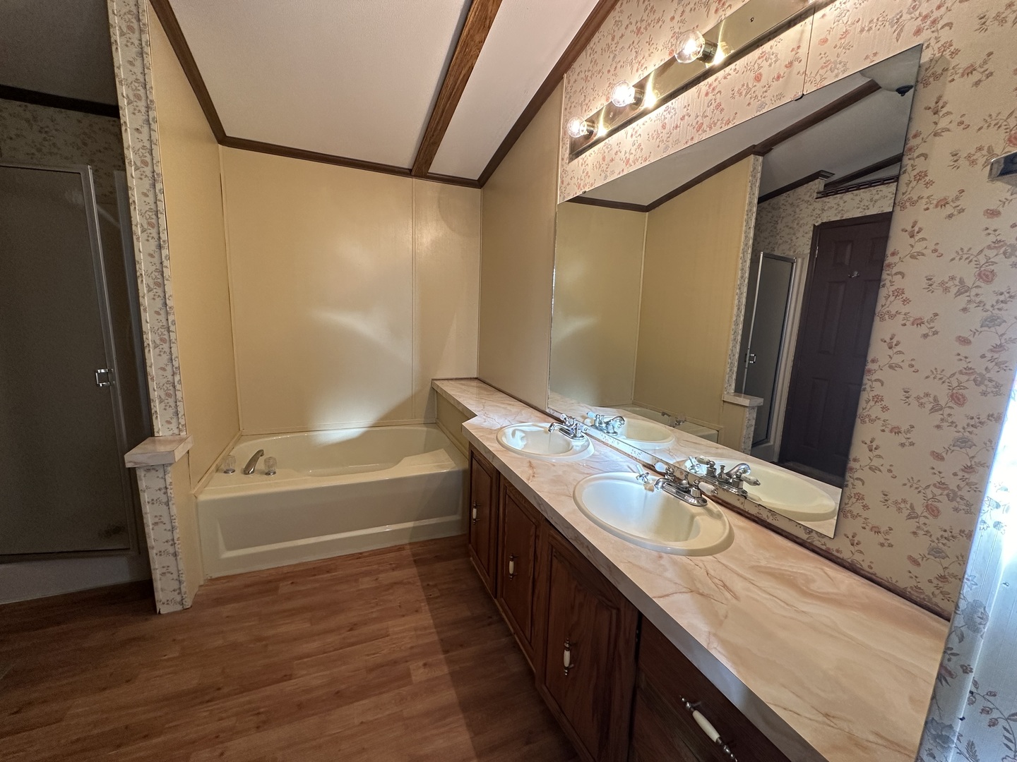 693 Ivylog Terrace