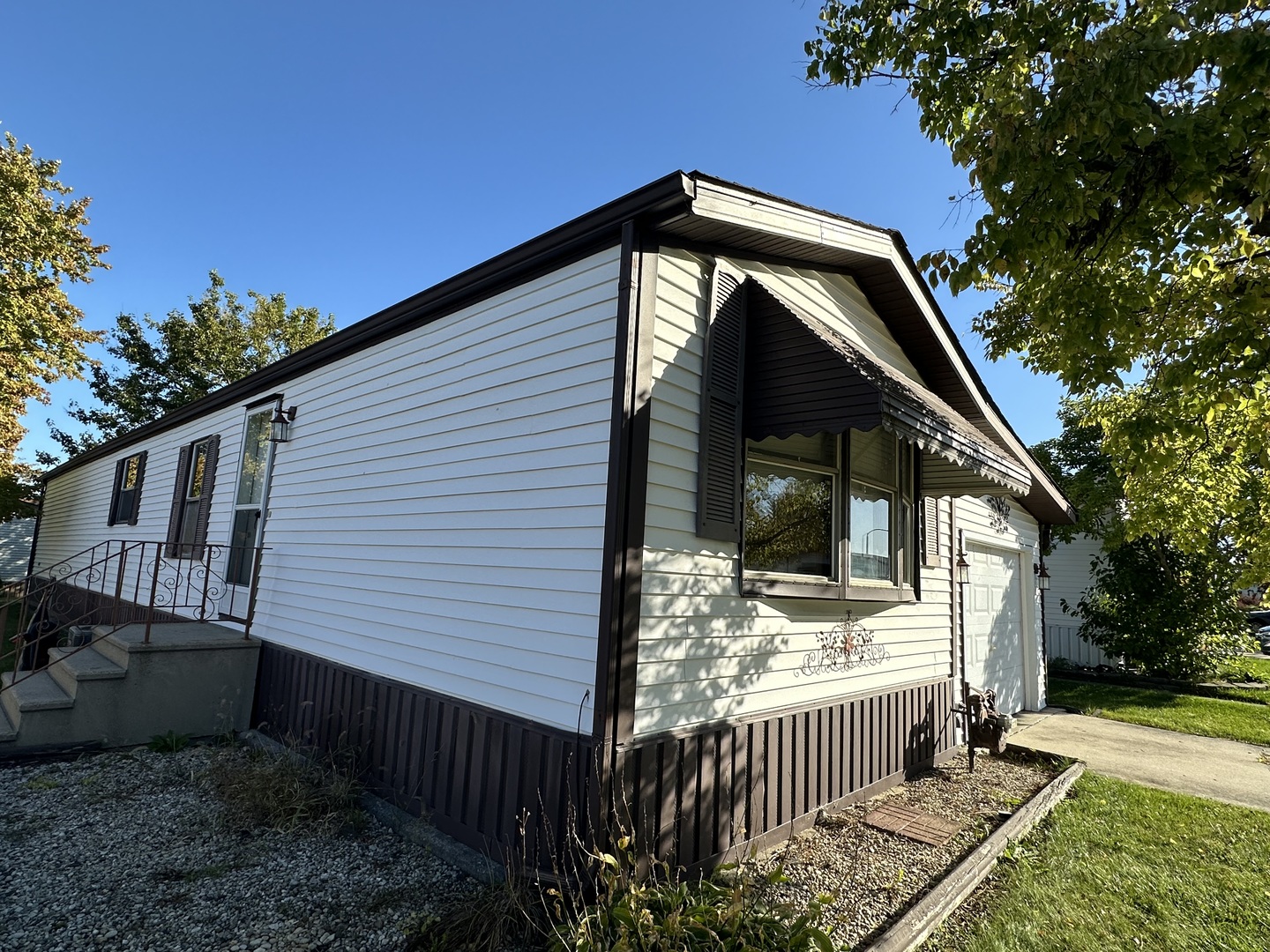 693 Ivylog Terrace