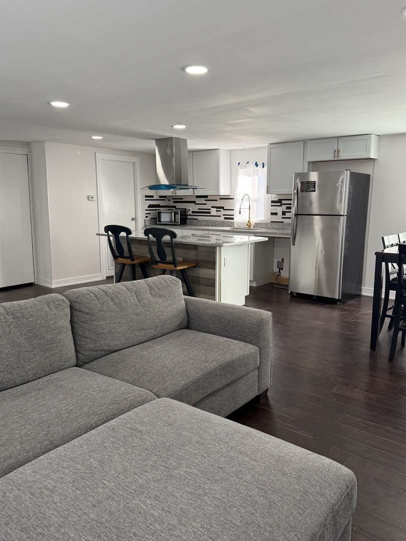 25 Hearthside Drive