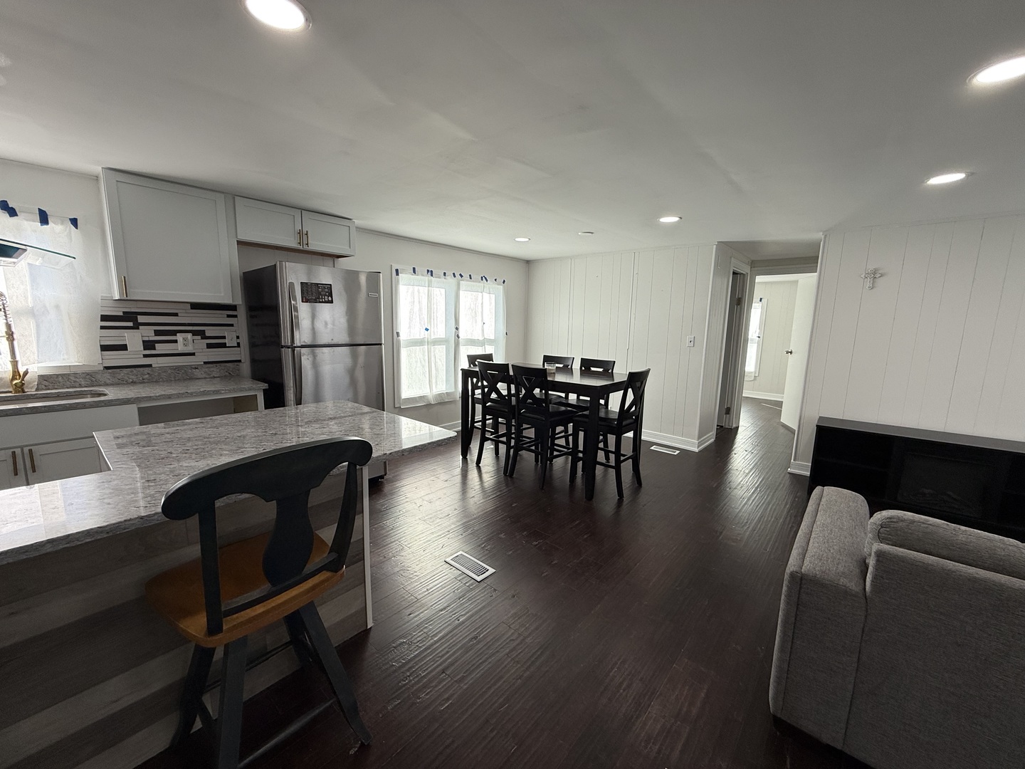 25 Hearthside Drive