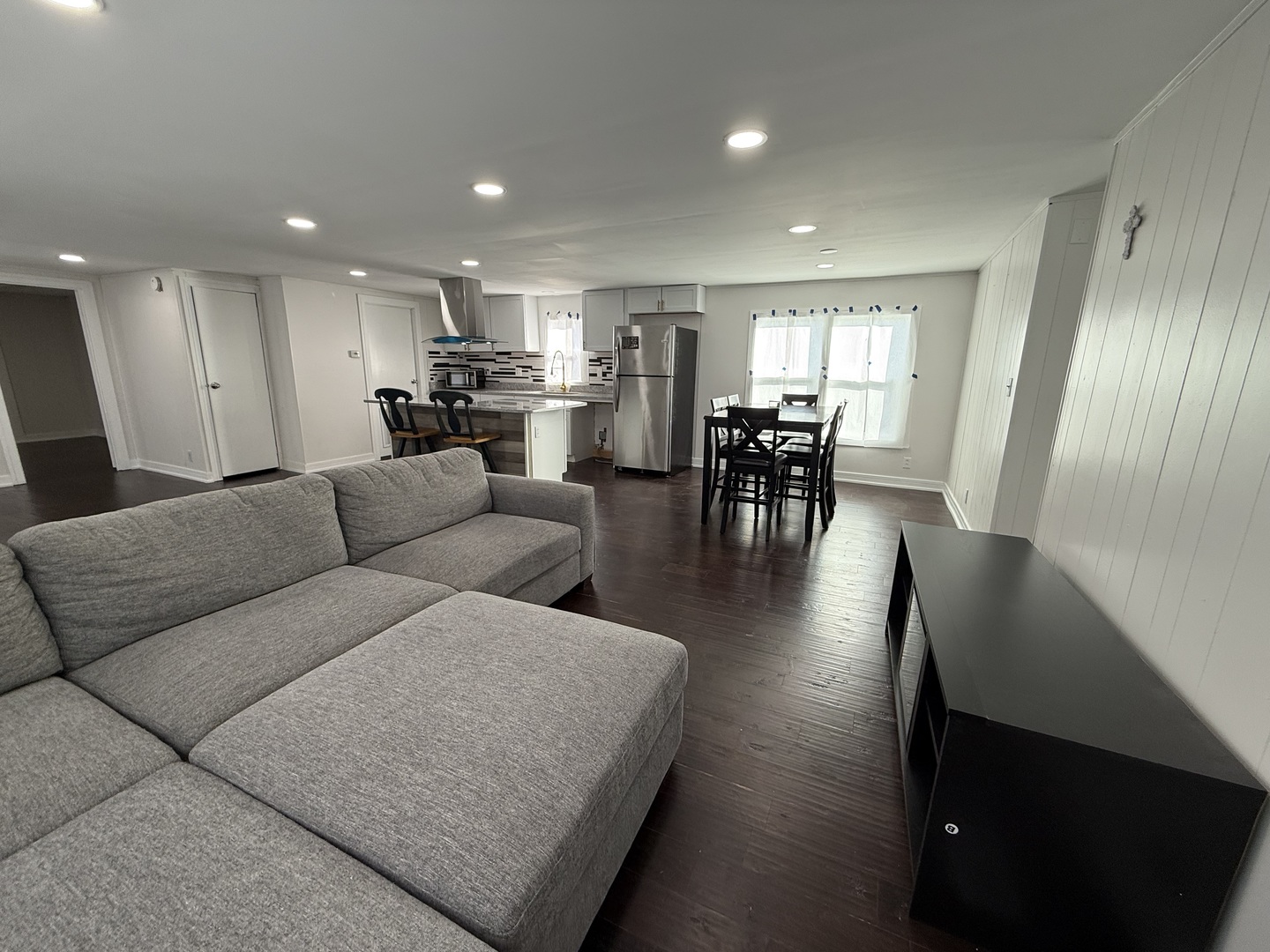25 Hearthside Drive