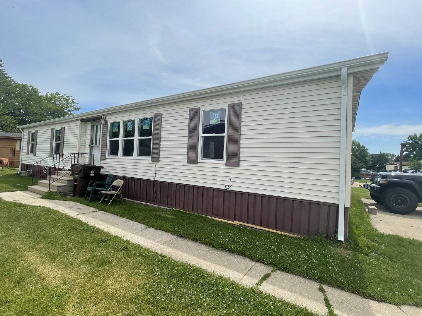25 Hearthside Drive