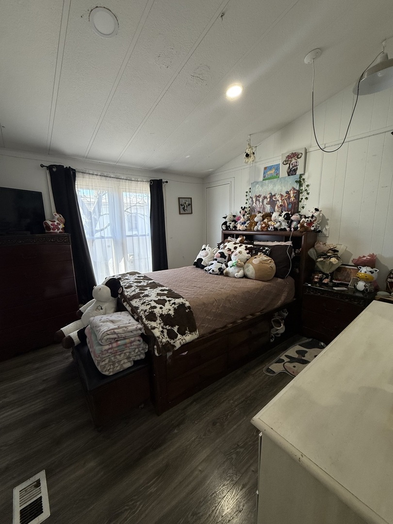 22 Hearthside Drive