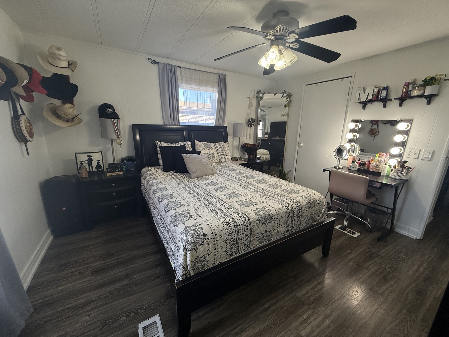 22 Hearthside Drive