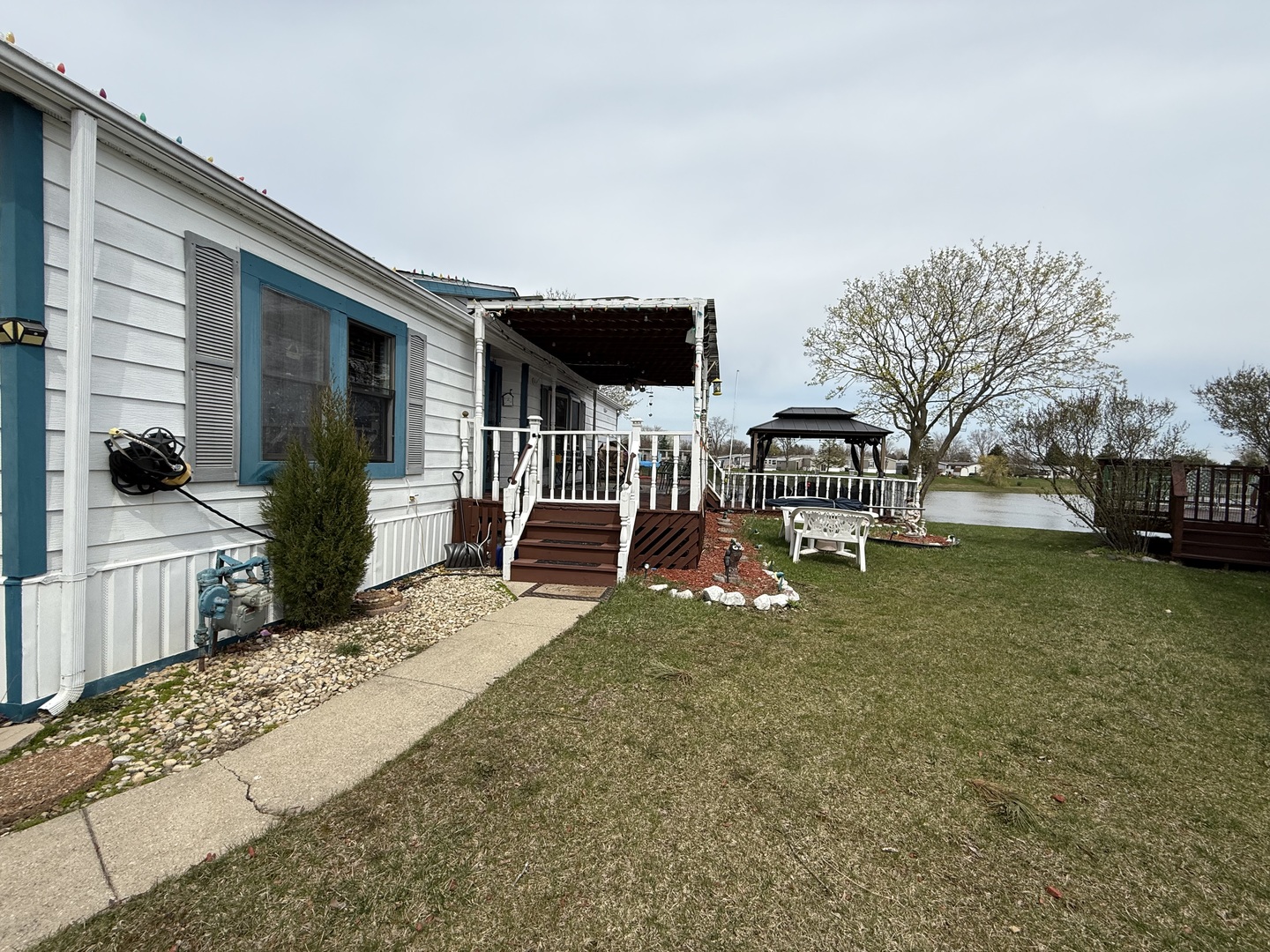 588 Hickory Glen