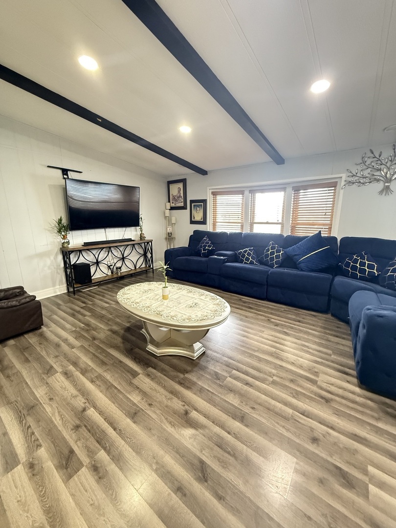 588 Hickory Glen