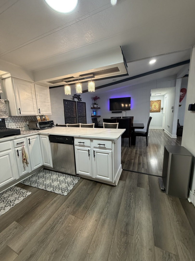 588 Hickory Glen