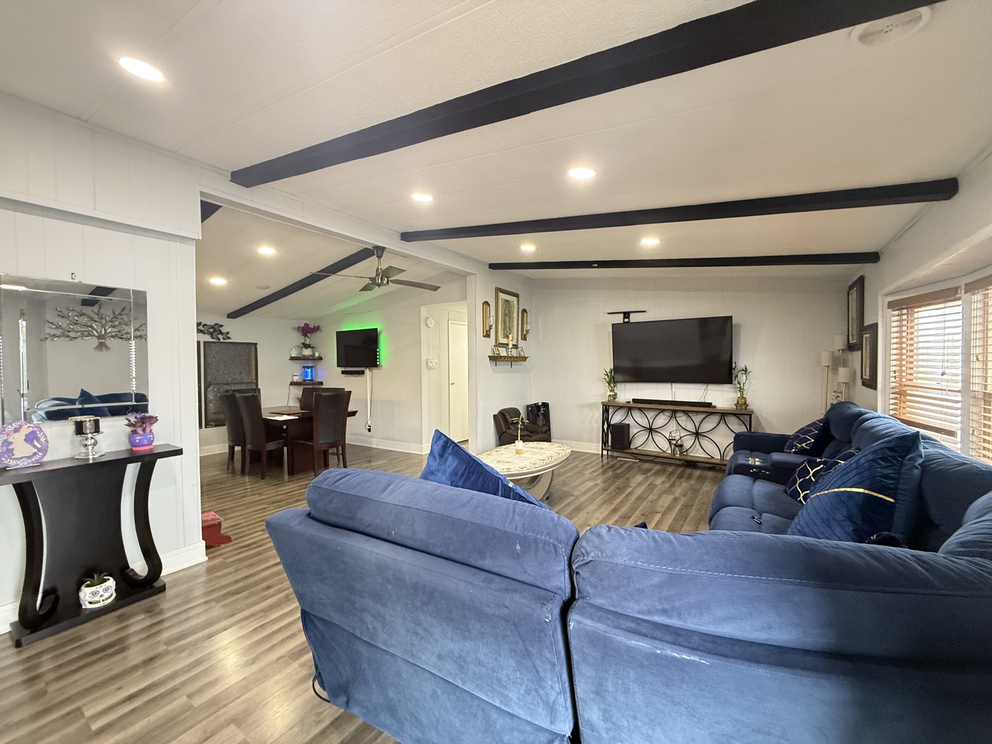 588 Hickory Glen