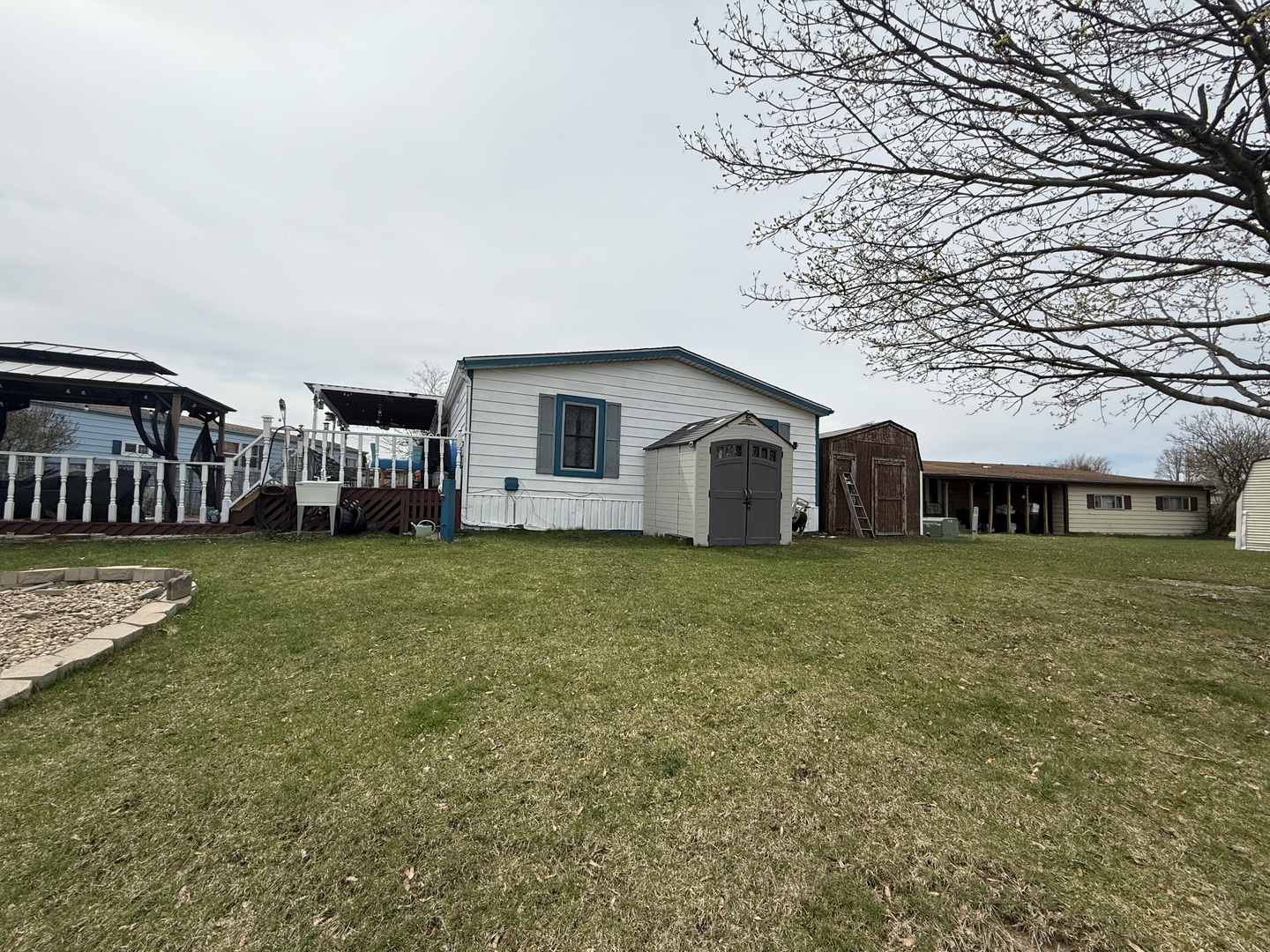 588 Hickory Glen