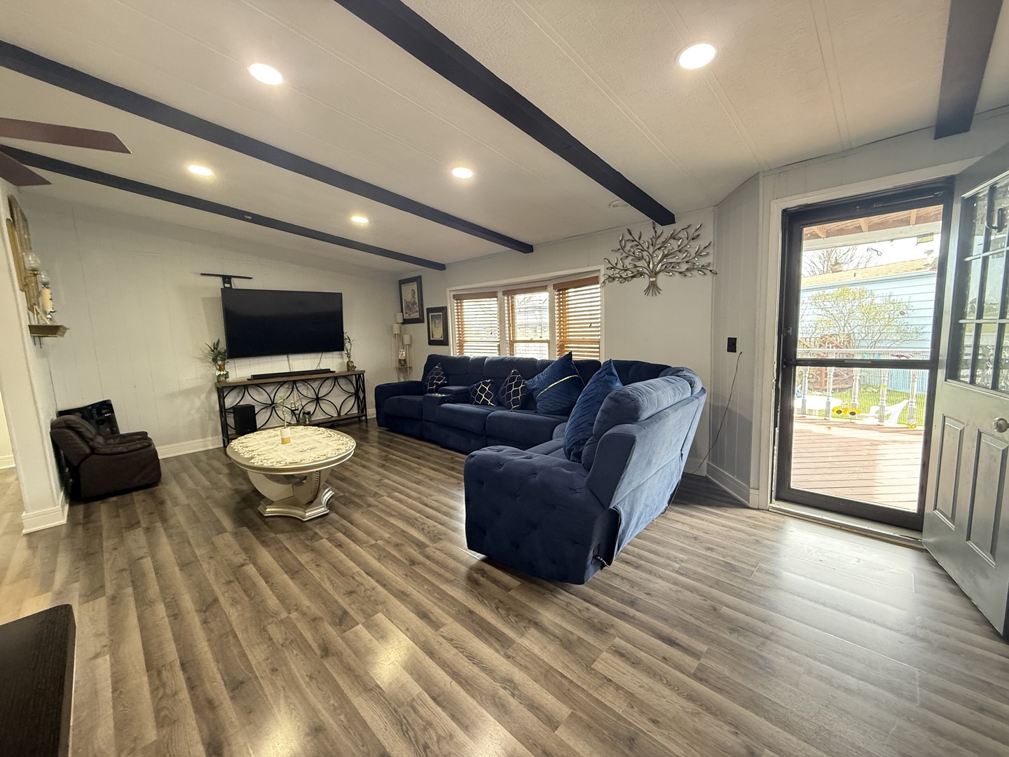 588 Hickory Glen