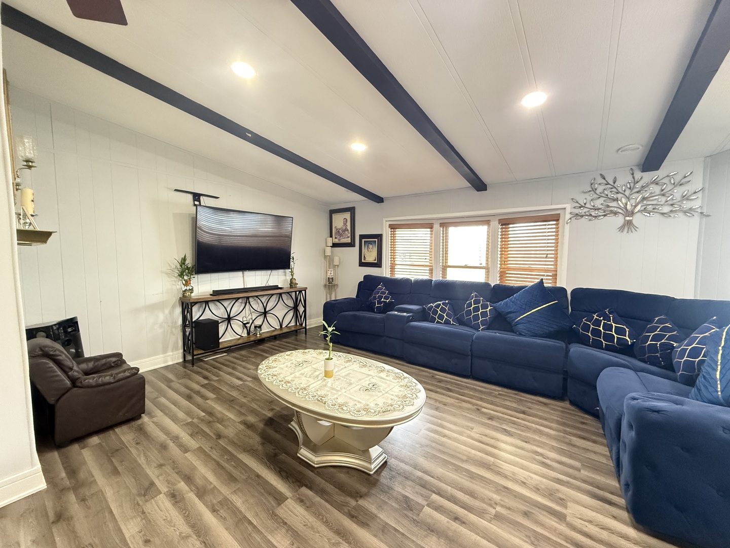 588 Hickory Glen