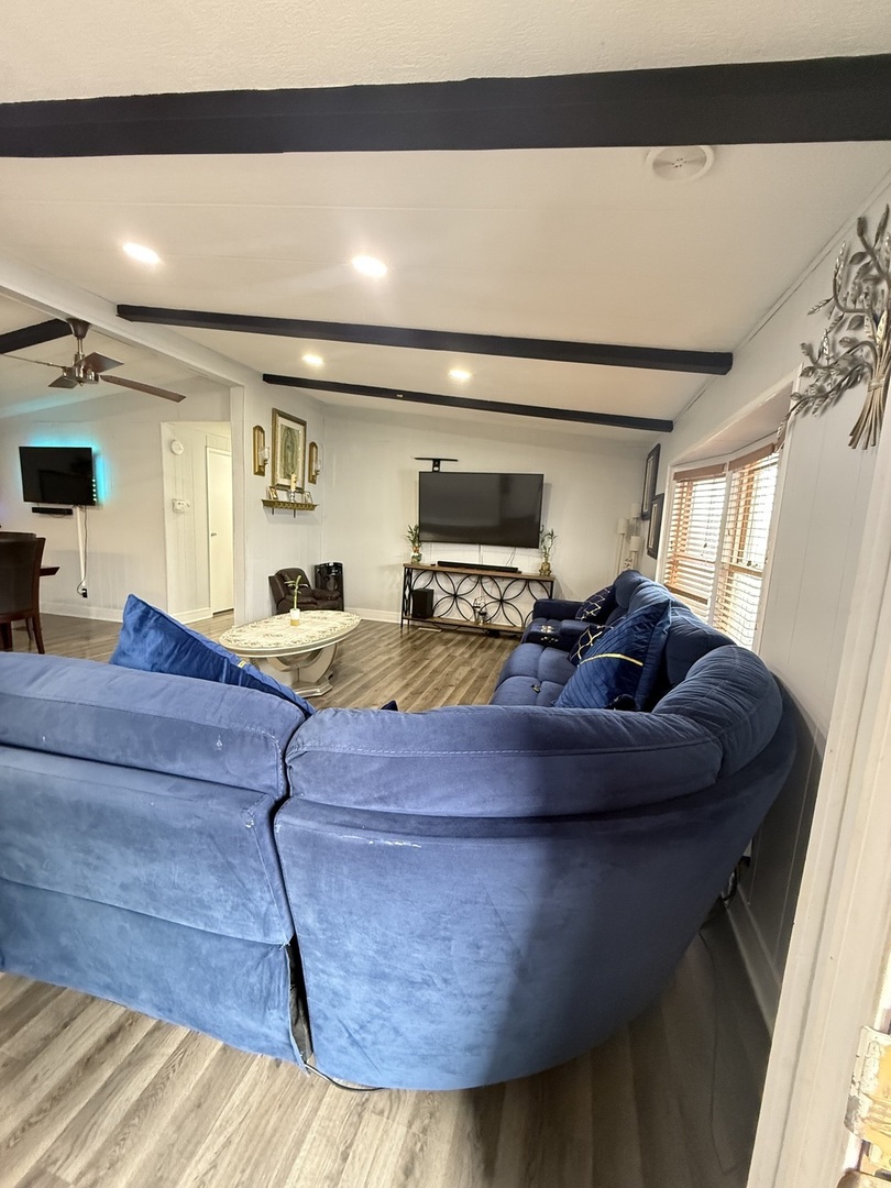588 Hickory Glen