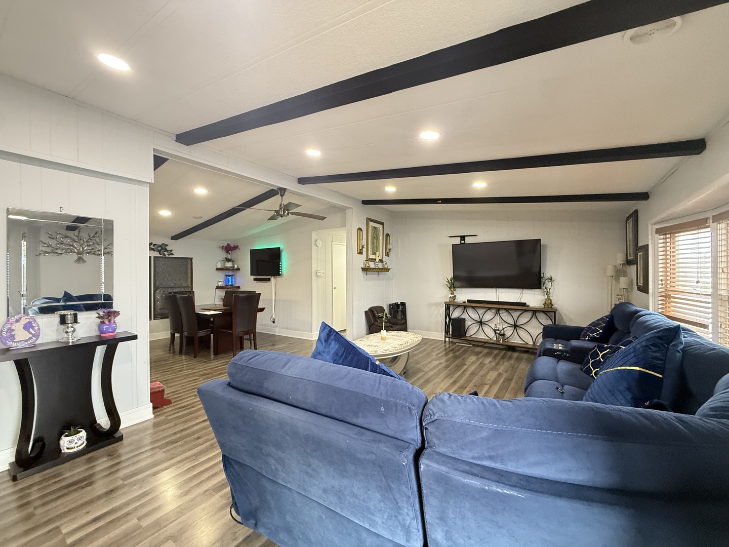 588 Hickory Glen
