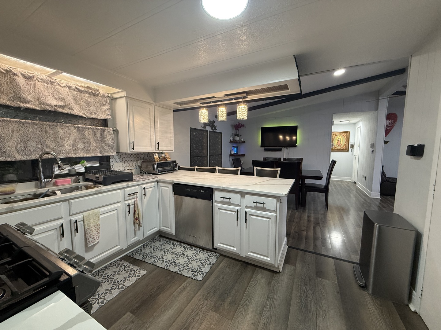 588 Hickory Glen