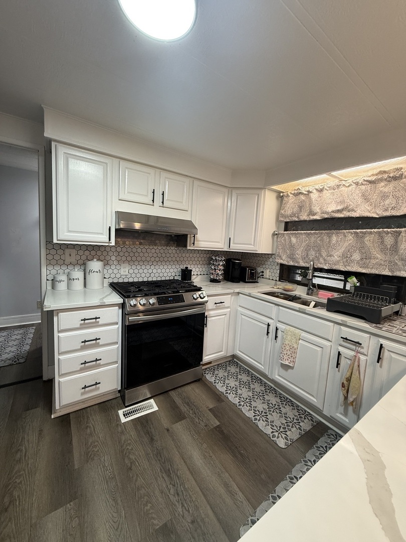 588 Hickory Glen