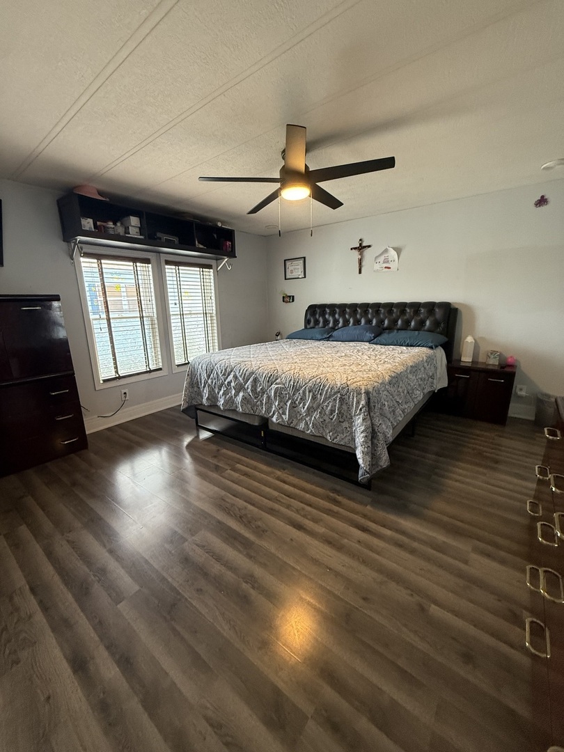 588 Hickory Glen