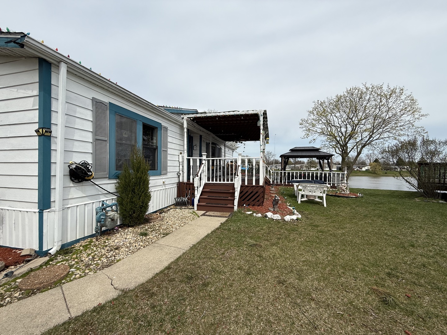 588 Hickory Glen