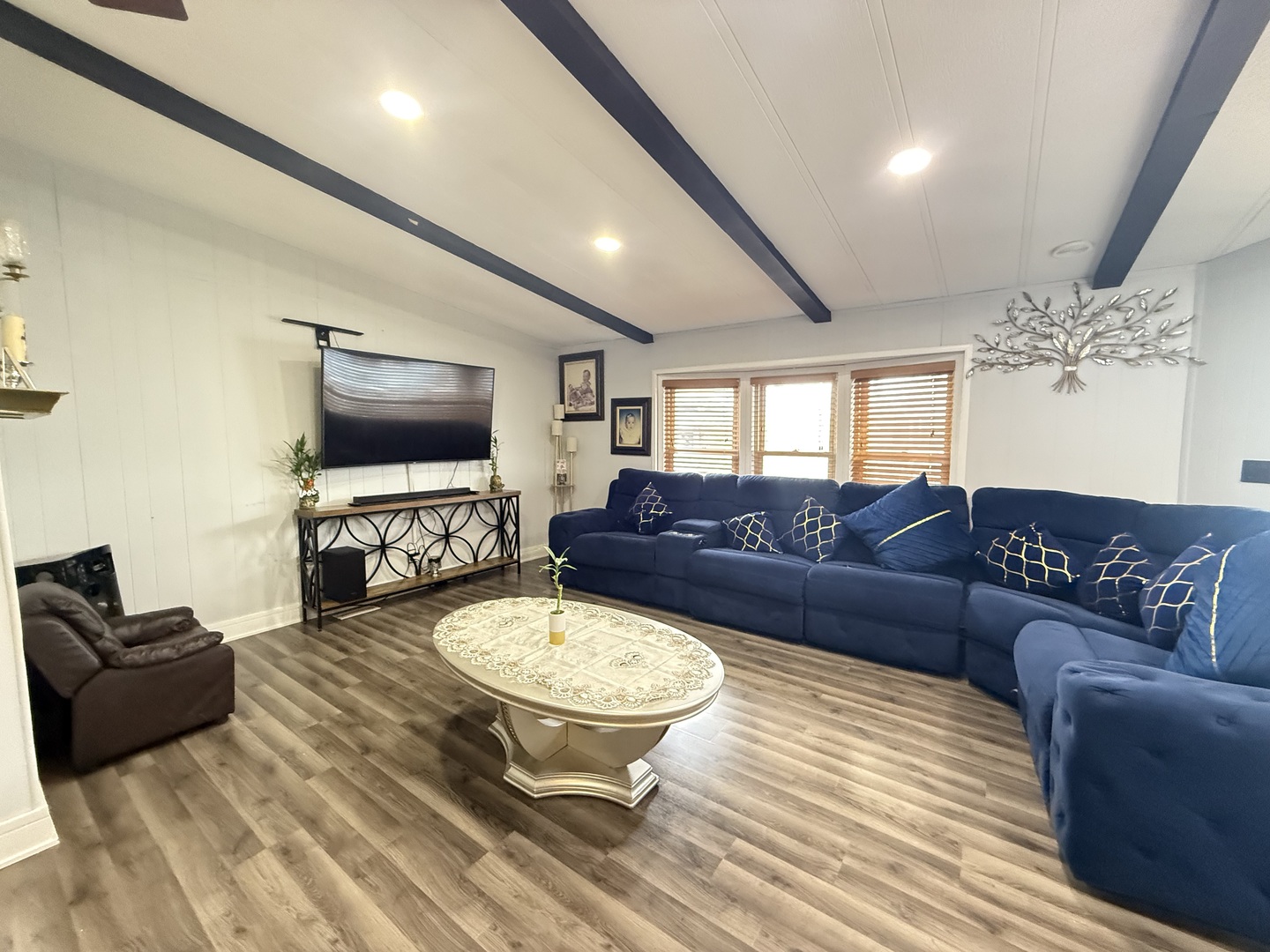 588 Hickory Glen