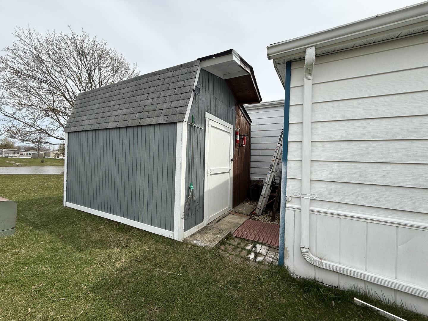 588 Hickory Glen