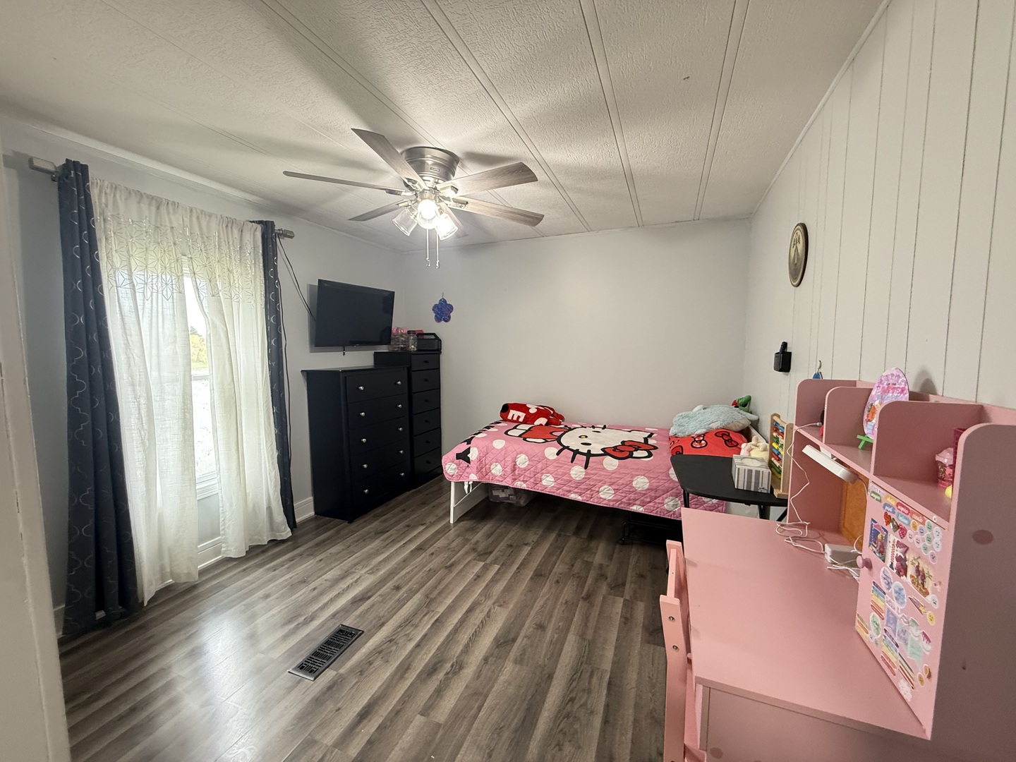 588 Hickory Glen