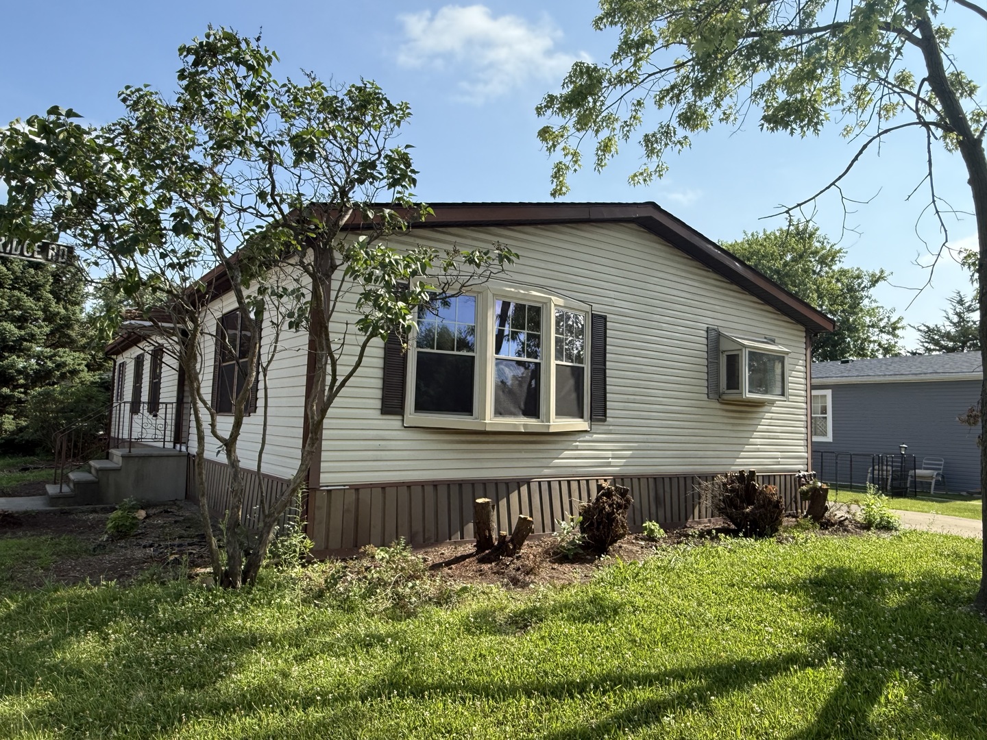 735 Thorntree Terrace