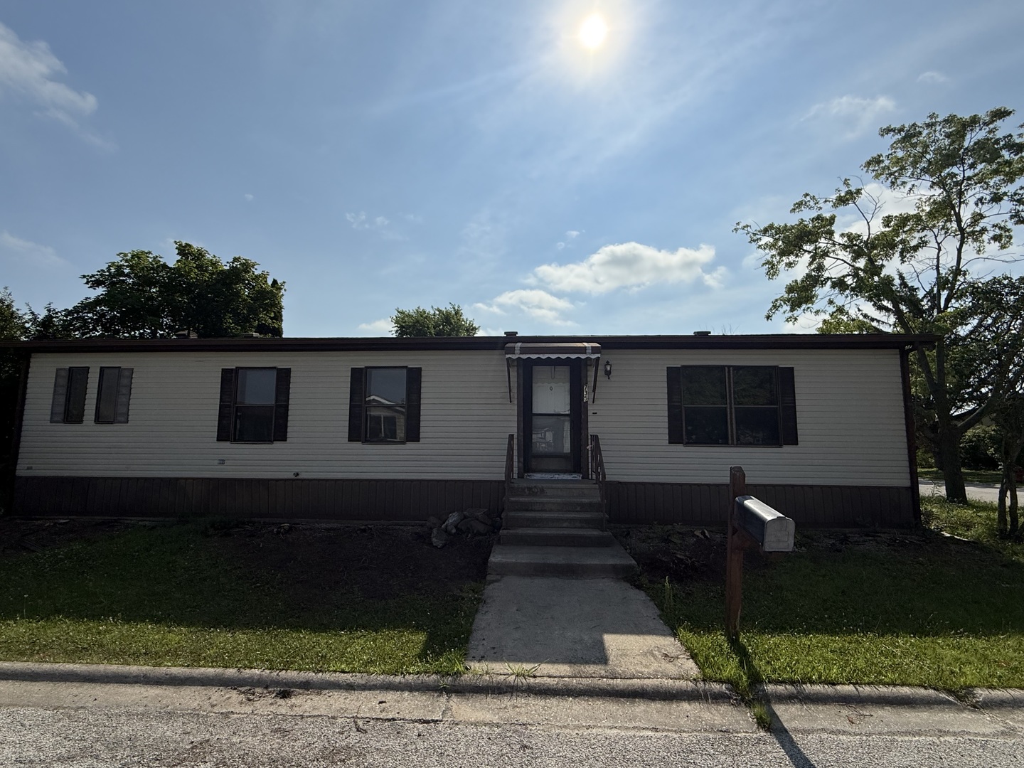 735 Thorntree Terrace
