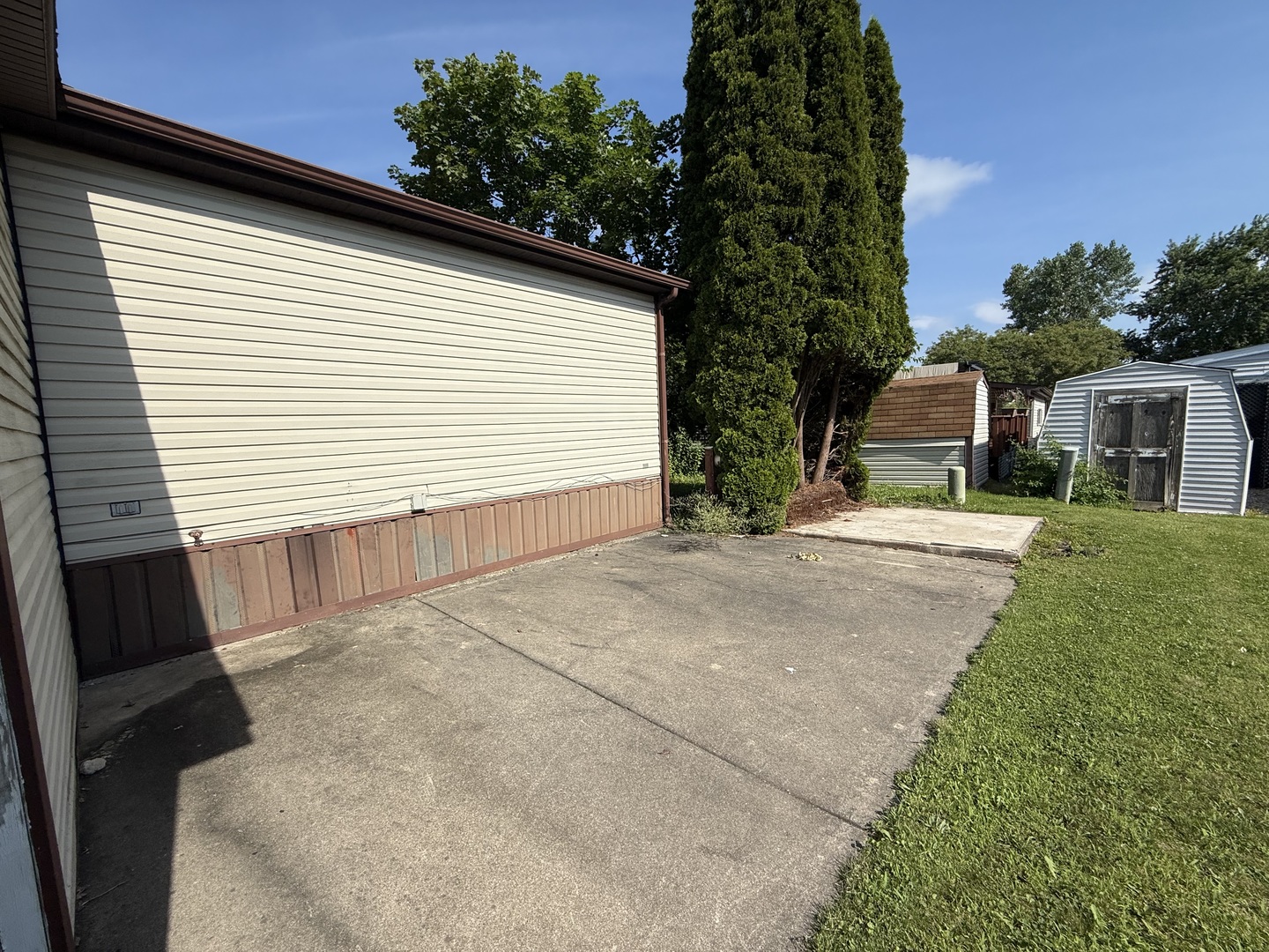 735 Thorntree Terrace