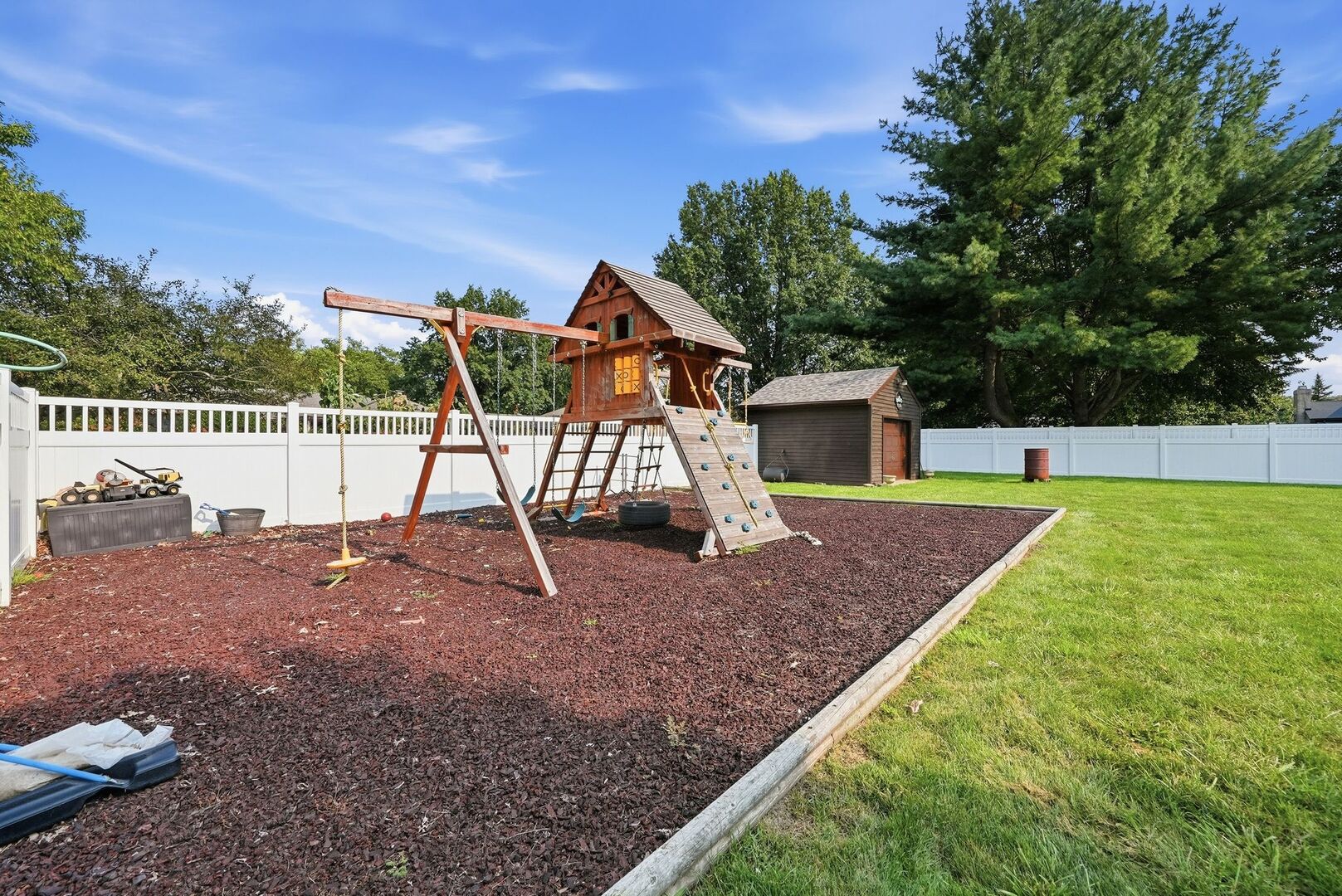 8 Woodside Avenue