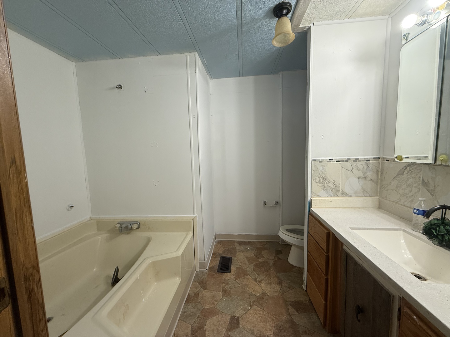 280 Blackthorn Road