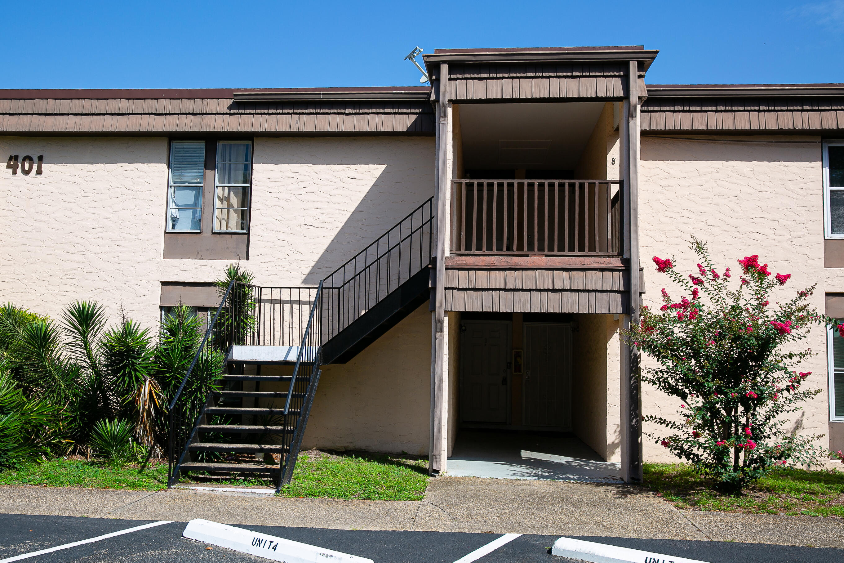 401 NW Marshall Court 7