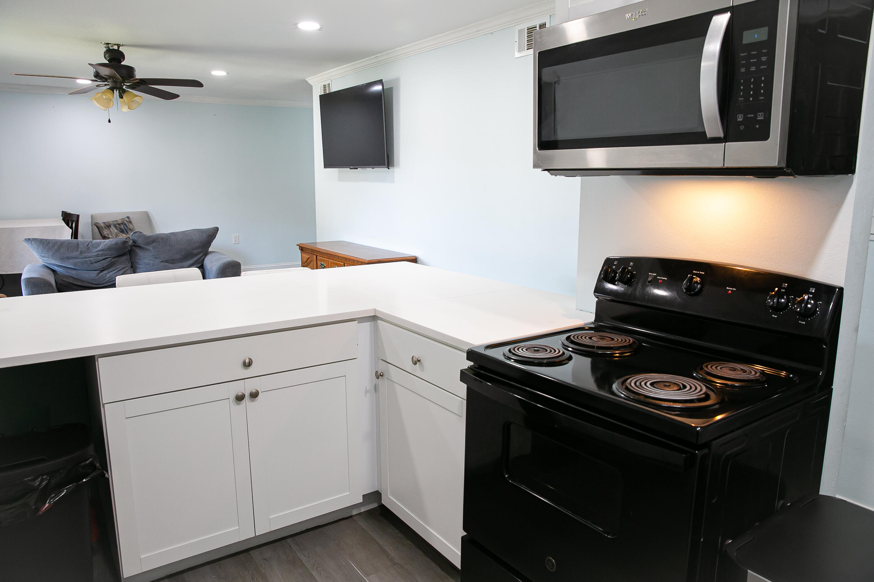 401 NW Marshall Court 7