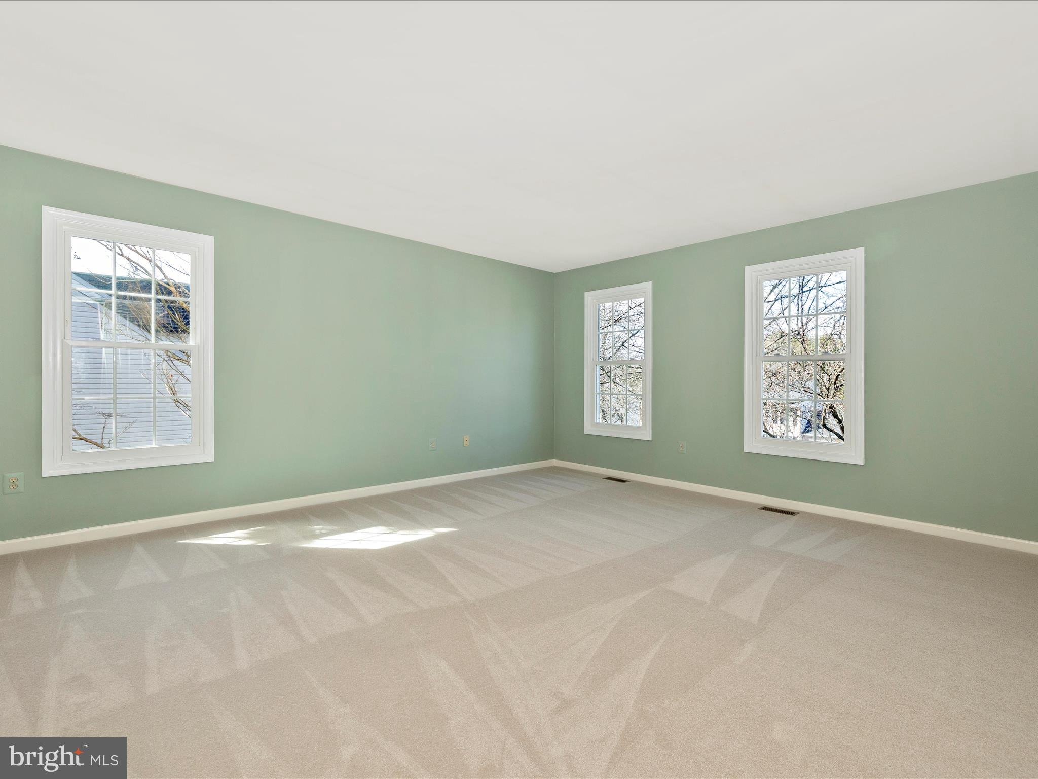 1002 LEAFY HOLLOW CIRCLE