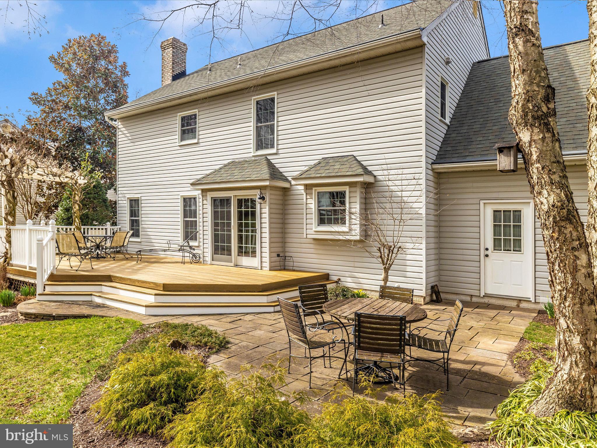 1002 LEAFY HOLLOW CIRCLE