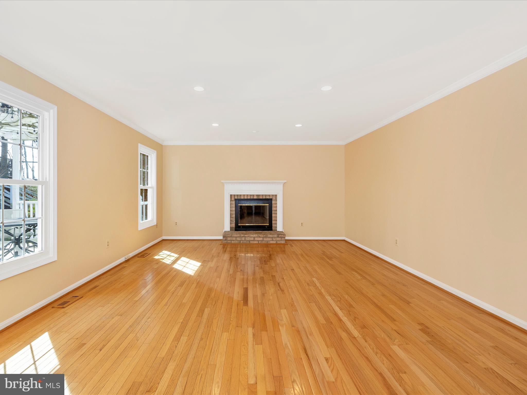 1002 LEAFY HOLLOW CIRCLE